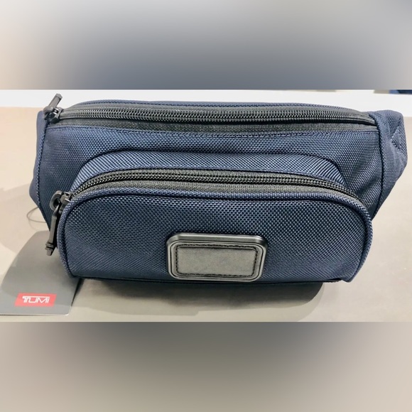 NWT TUMI Men Waist Pack in Navy Blue Men